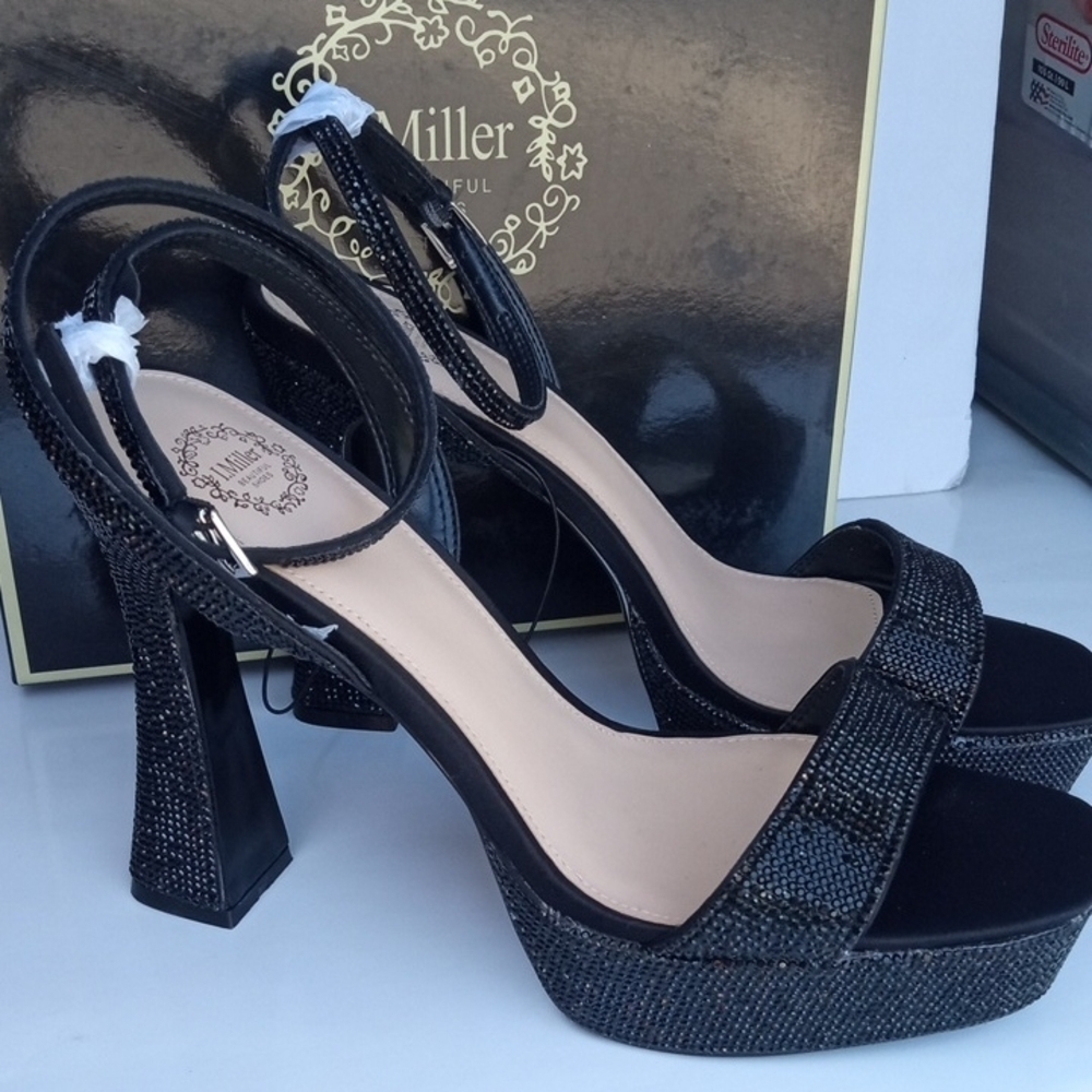 Sleek Black Platform Shoes for Elevated Style